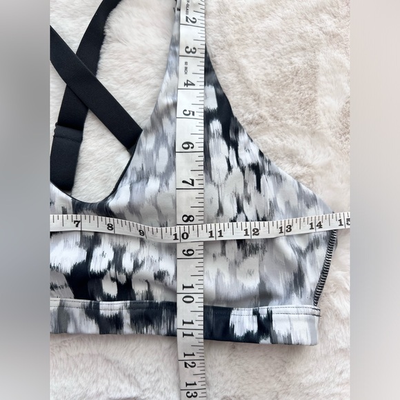 Offline By Aerie Shine Strappy Black in Grey/white Sports Bra Size M - Picture 9 of 10